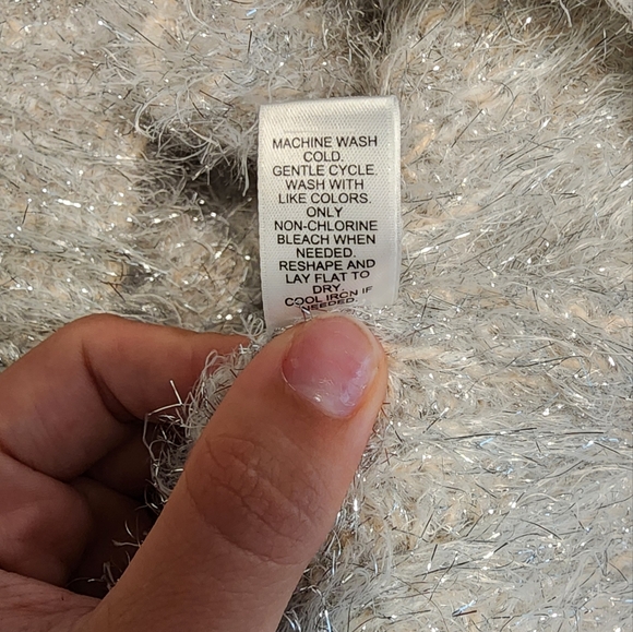 Versona Medium Sparkly Sweater - Picture 4 of 4